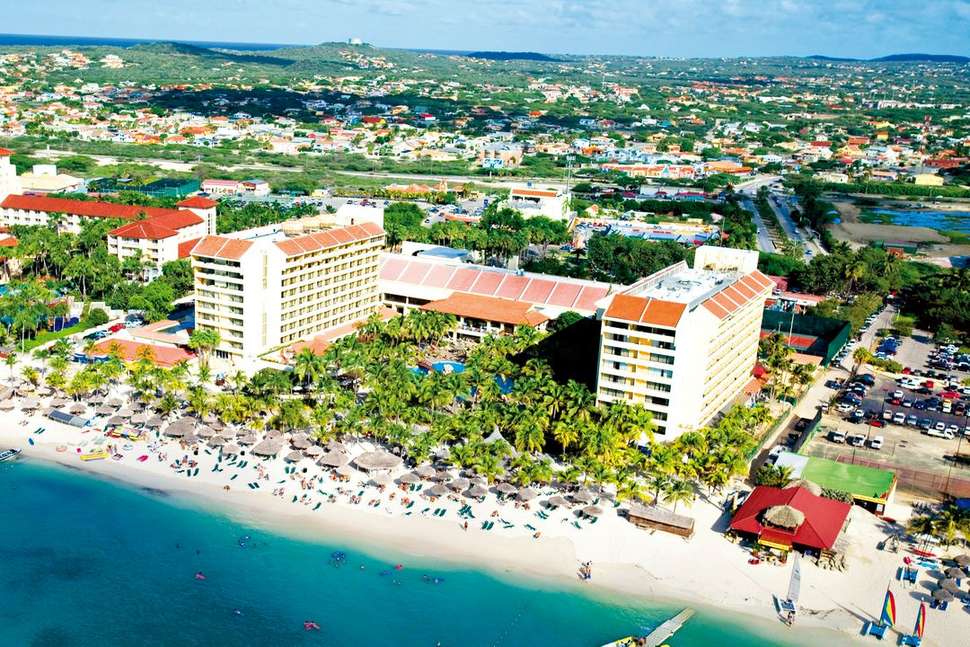Een foto van de buitenkant van Barcelo Aruba