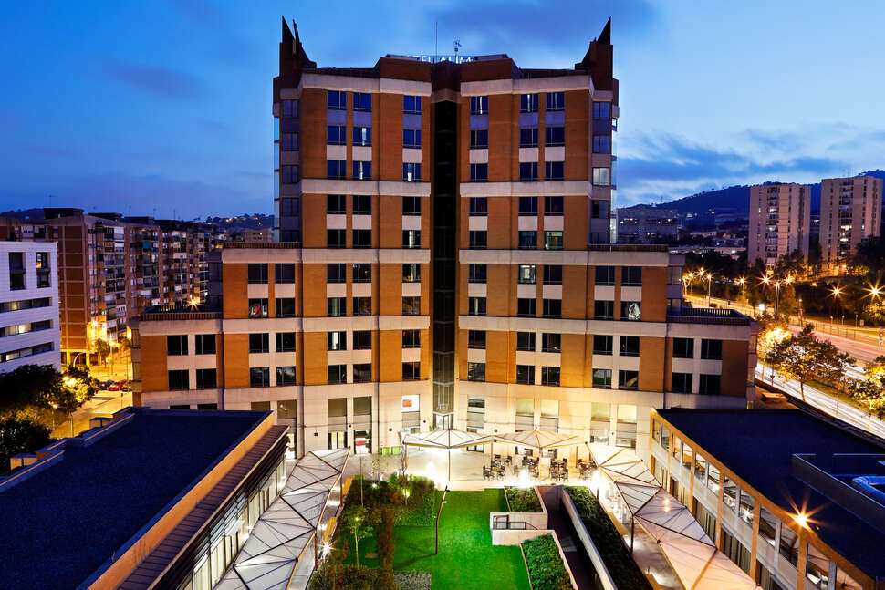 Een foto van de buitenkant van Hotel Alimara