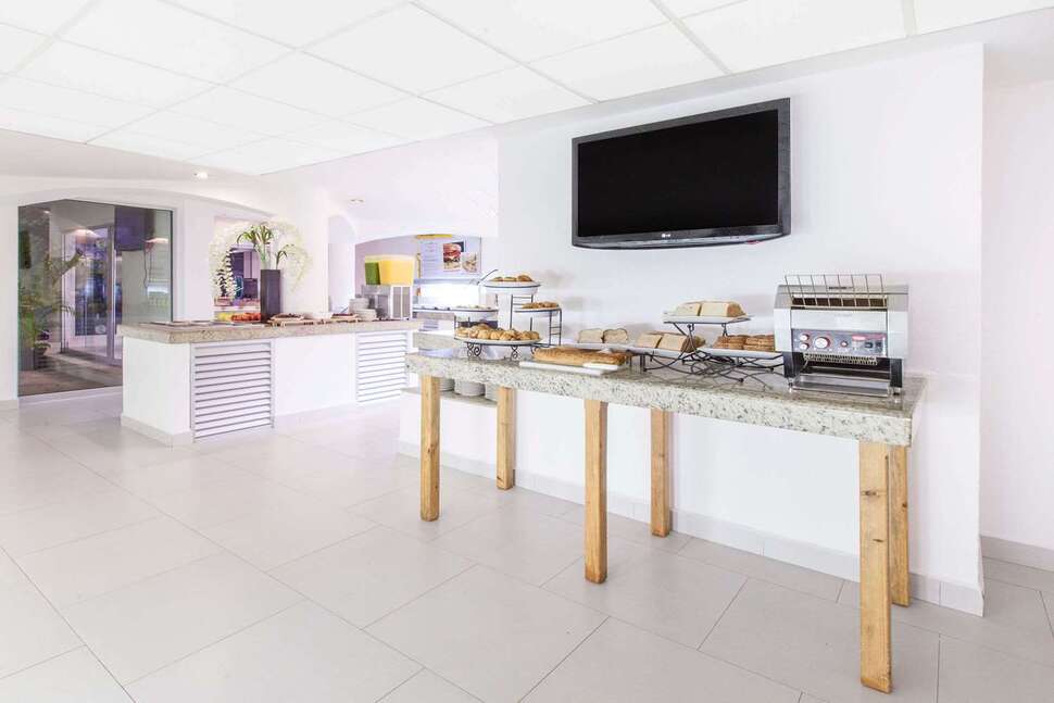 Een foto van de faciliteiten bij Hotel Adhara Express