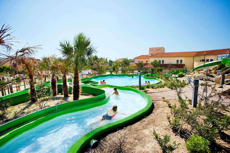 Een foto van het zwembad bij Center Parcs Port Zelande