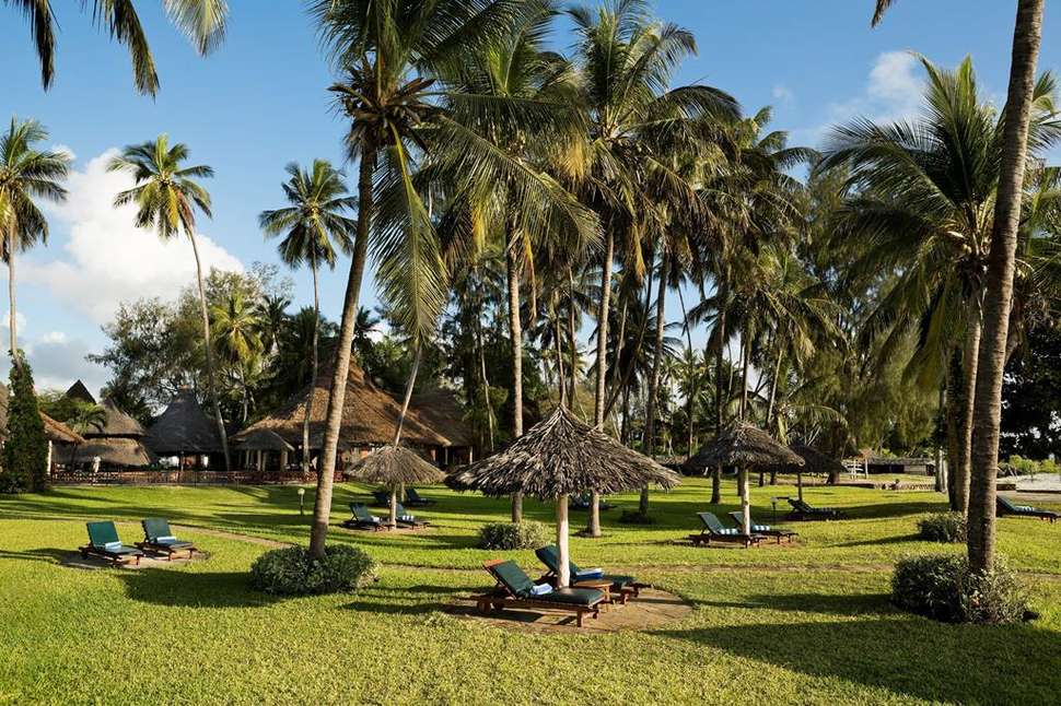 Een foto van de buitenkant van Neptune Village Beach Resort & Spa