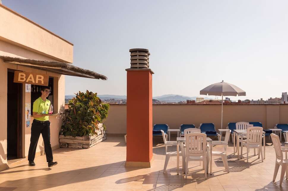 Een foto van het terras bij H-Top Royal Sun Suites