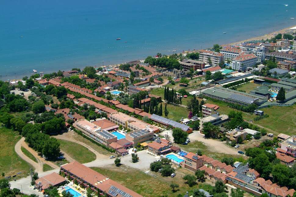 Een foto van de buitenkant van Sayanora Hotel & Park