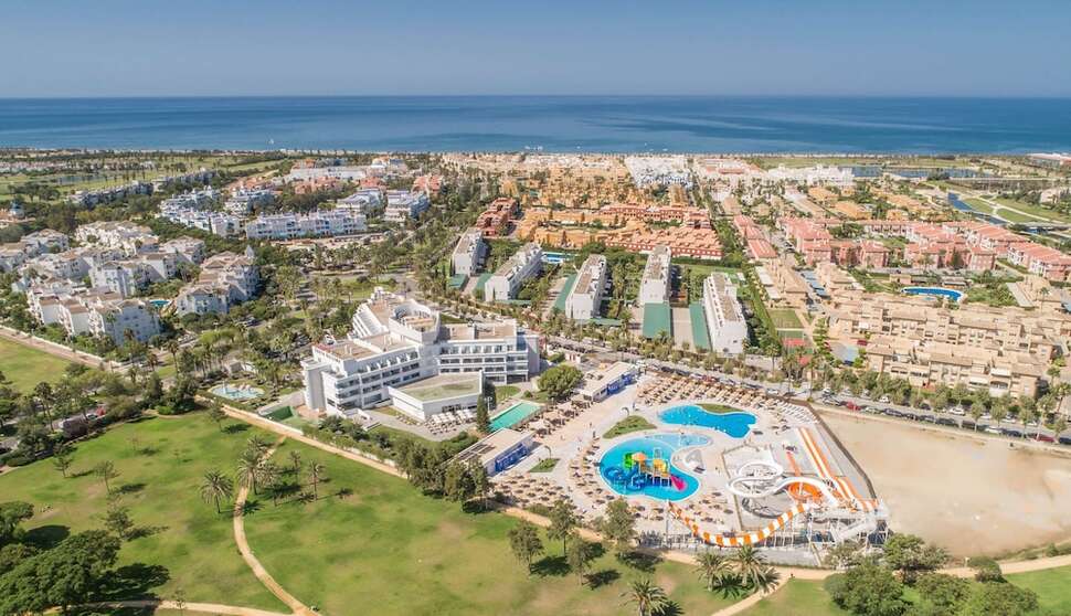 Een foto van de buitenkant van Alegria Costa Ballena