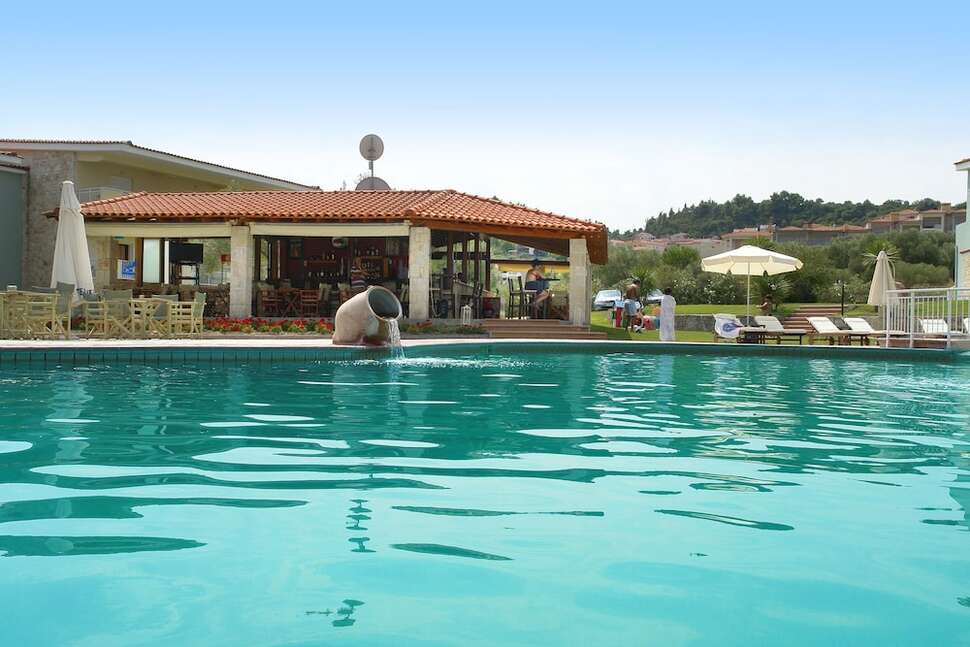 Een foto van het zwembad bij Alkion Resort