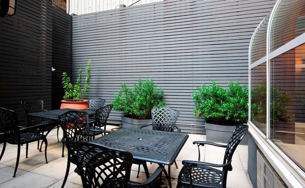 Ein Foto von der Terrasse im Hampton Inn Madison Square Garden Area
