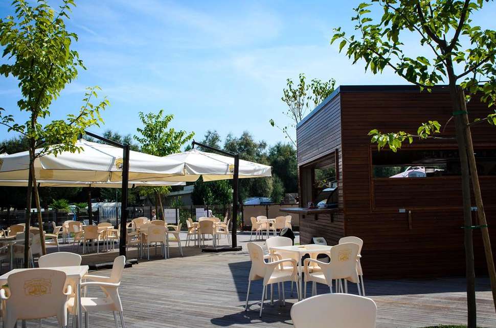 Een foto van het terras bij Camping Ca Savio