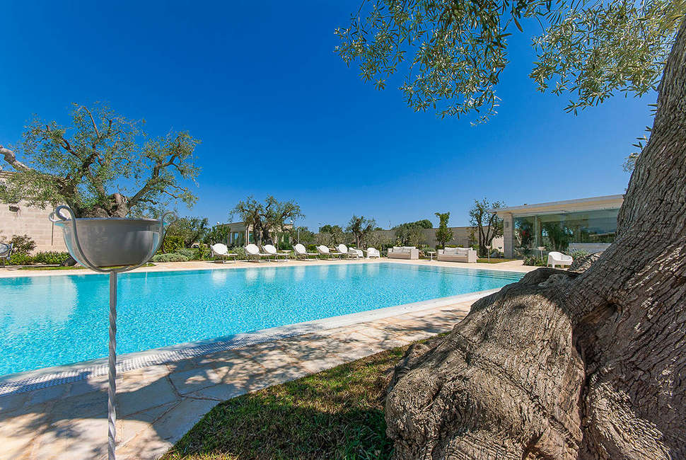 Een foto van het zwembad bij Masseria Torre del Diamante
