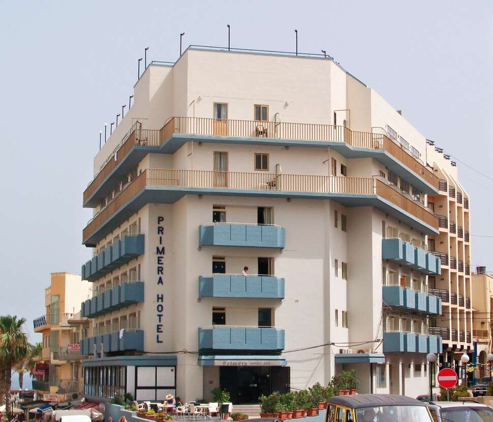 Een foto van de buitenkant van Primera Hotel