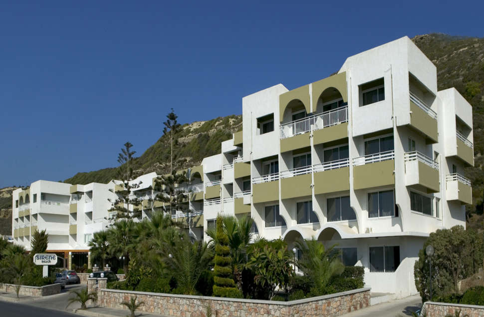 Een foto van de buitenkant van Sirene Beach Hotel