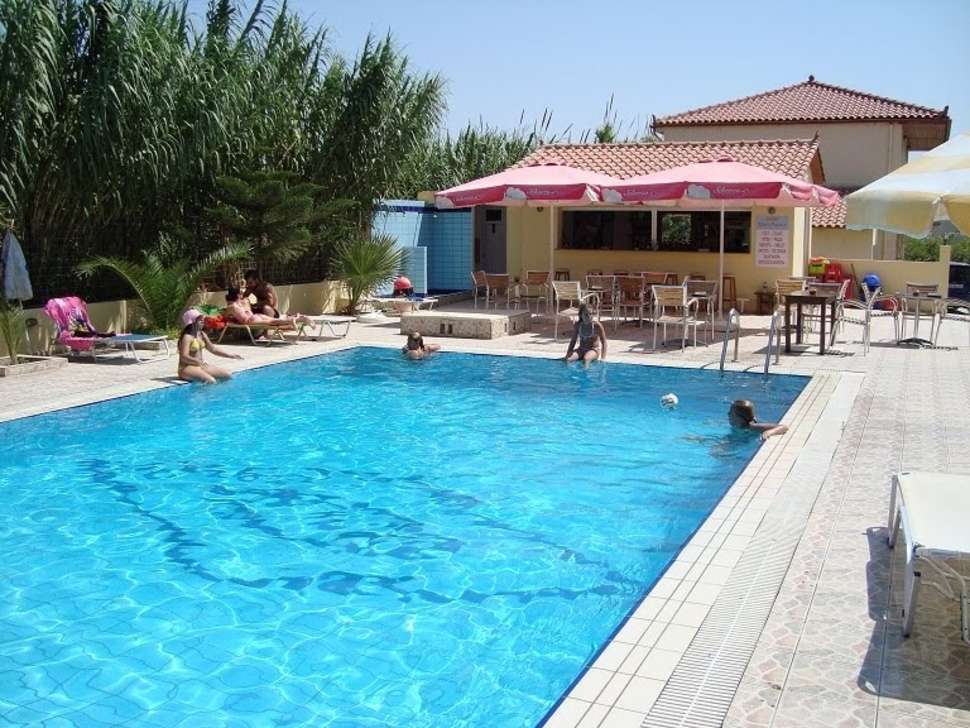 Ein Foto vom Pool im Hotel Eleni Palace