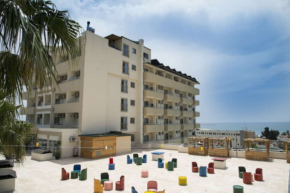 Een foto van de buitenkant van Sun Beach Hill