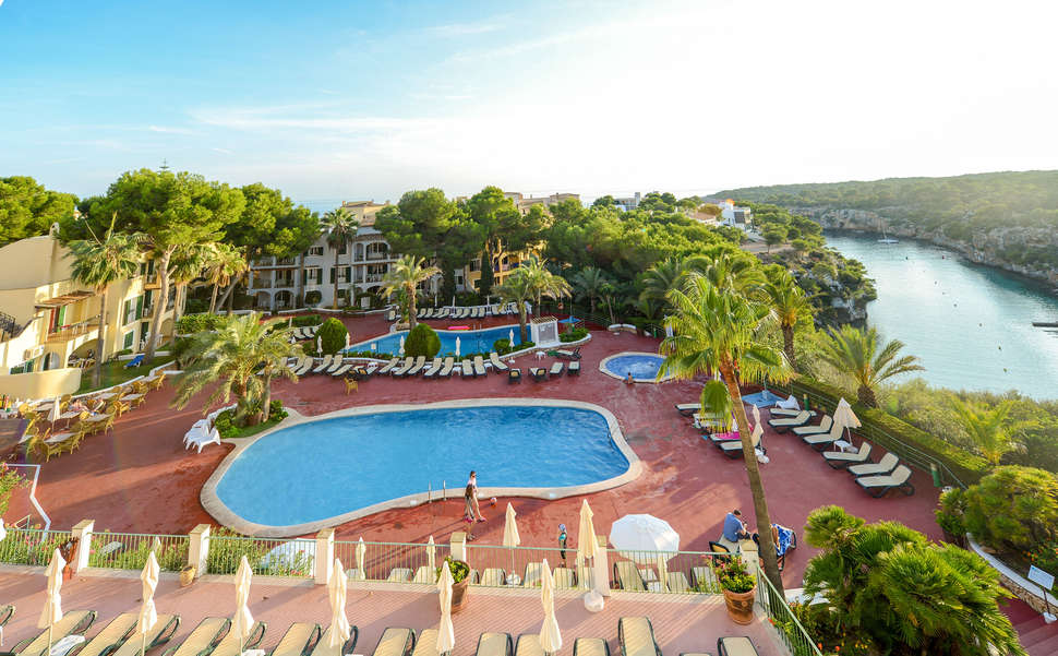 Een foto van het zwembad bij Ona Cala Pi Club Aparthotel