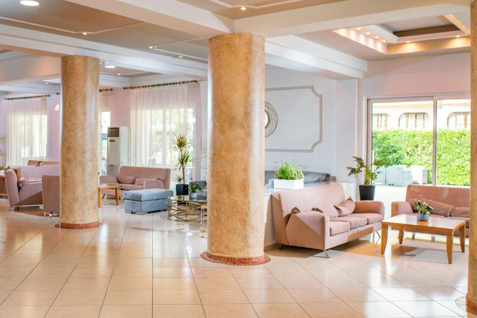 Een foto van het interieur van Cnic Gemini Hotel