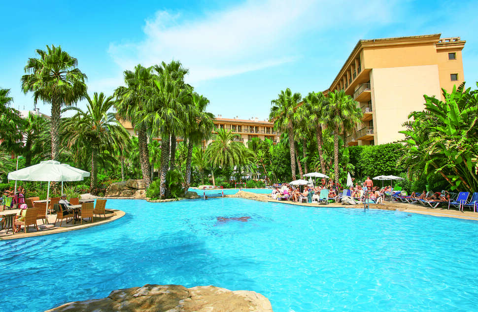 Een foto van het zwembad bij Allsun Hotel Estrella & Coral de Mar