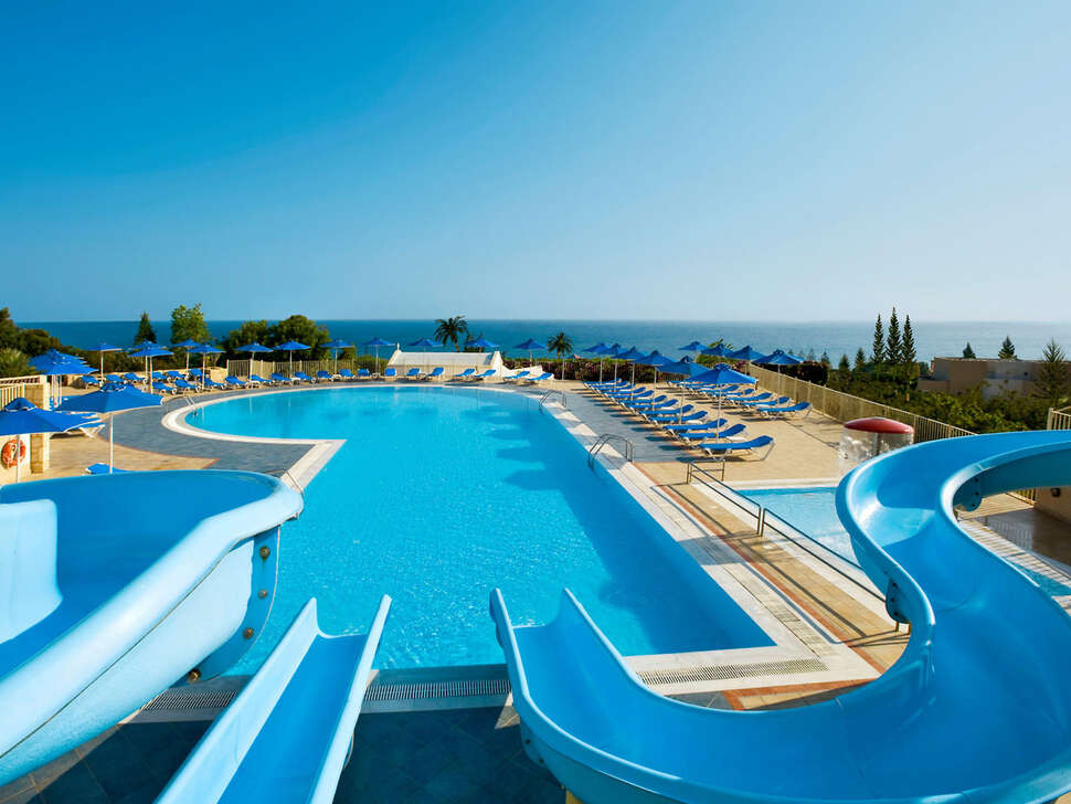 Een foto van het zwembad bij Grand Hotel Holiday Resort