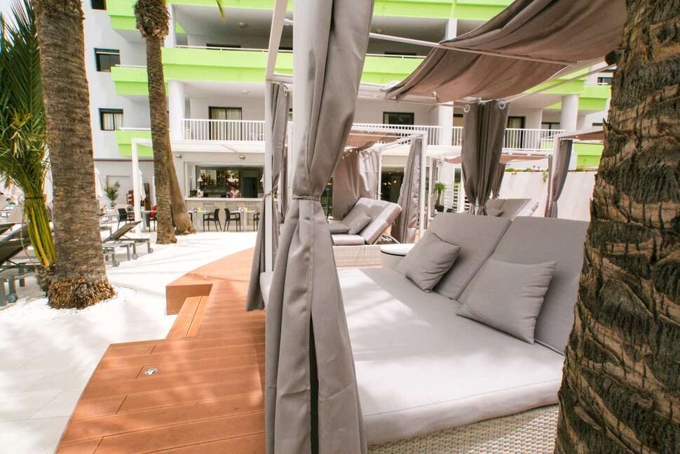 Ein Foto von der Terrasse im Hotel Livvo Anamar Suites