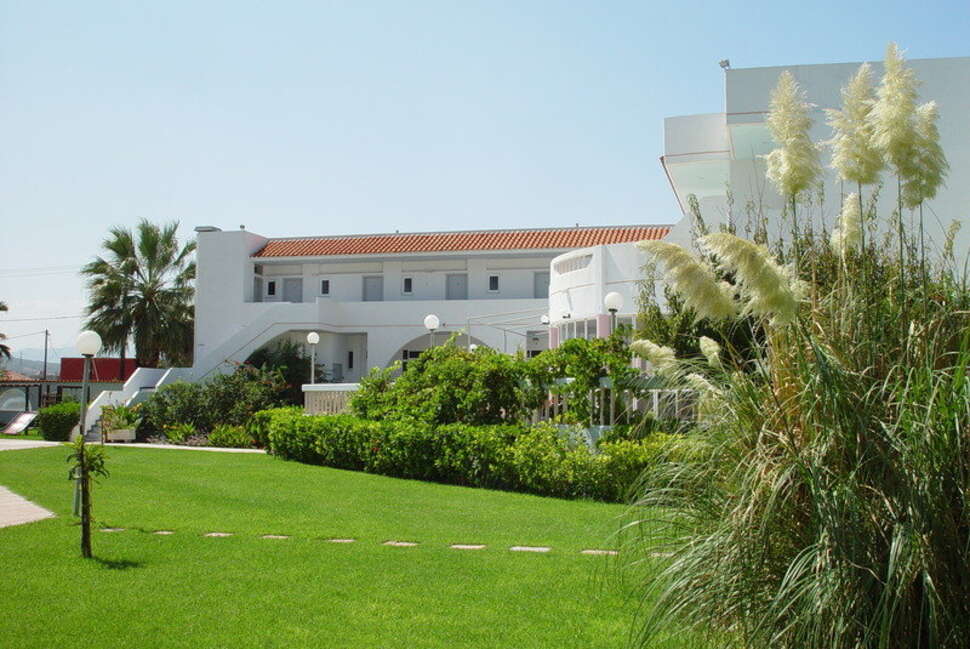 Een foto van de buitenkant van Sabina Hotel