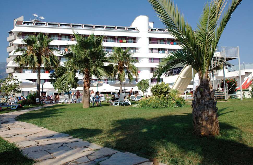 Een foto van de buitenkant van Hotel Drita