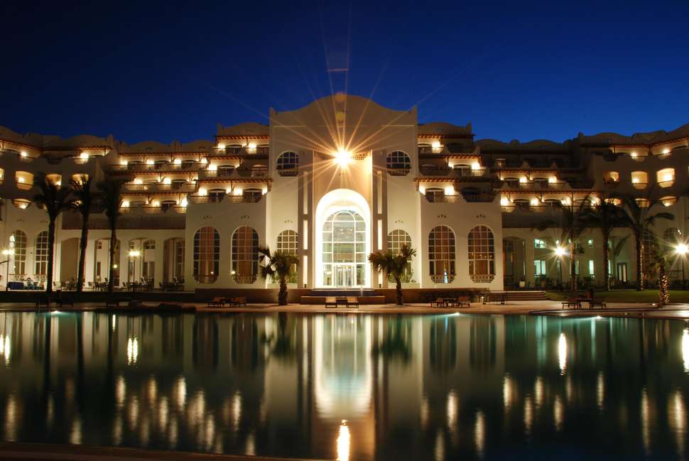 Een foto van de buitenkant van Royal Lagoons Resort & Aqua Park