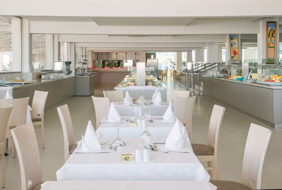 Een foto van de faciliteiten bij Asterias Beach Hotel