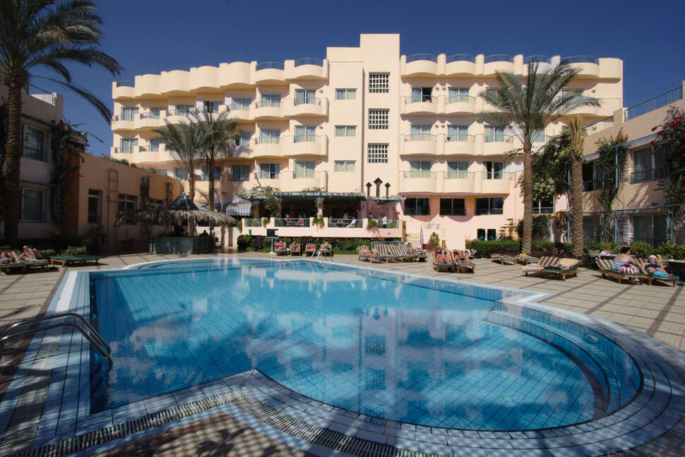 Een foto van het zwembad bij Sea Garden Hotel