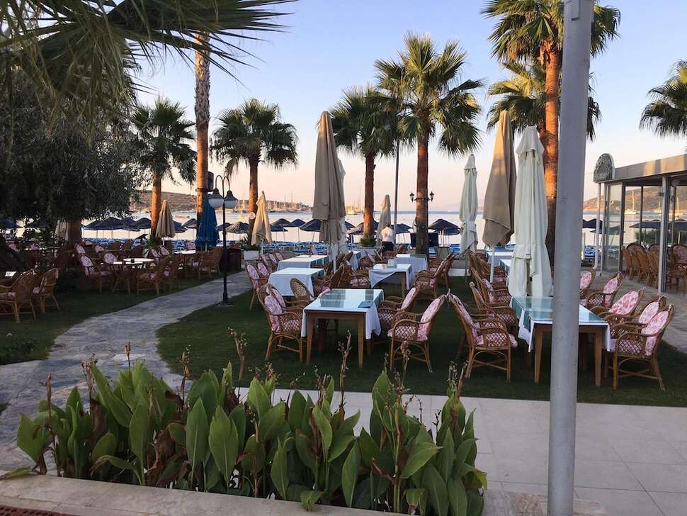 Een foto van de faciliteiten bij Nagi Beach Hotel