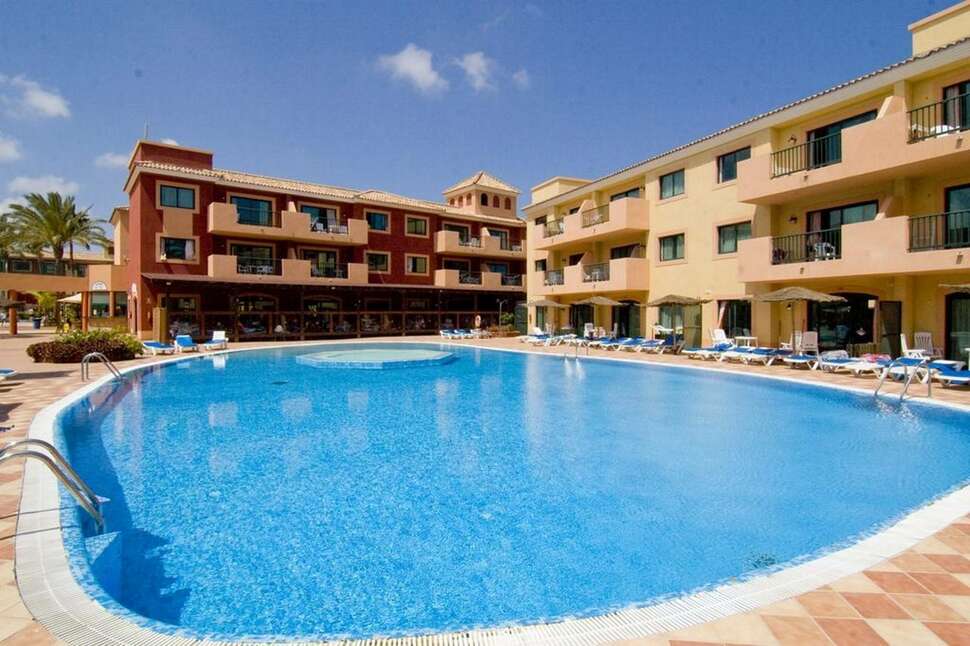 Een foto van het zwembad bij O7 Aloe Corralejo
