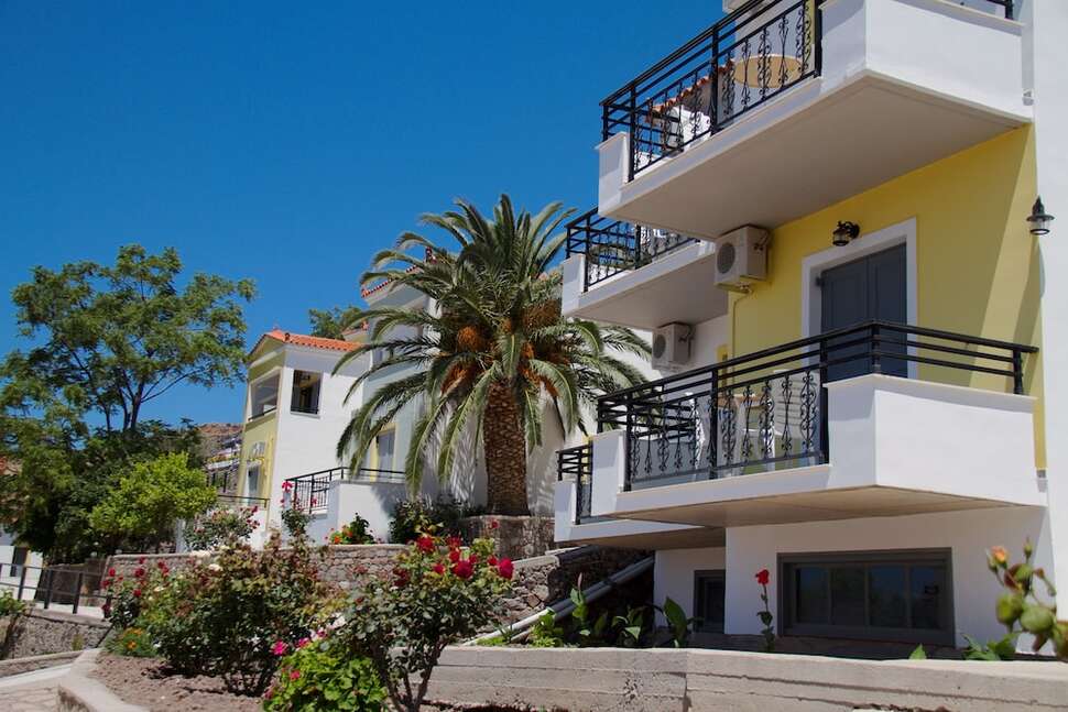 Een foto van de buitenkant van Panorama Hotel Lesbos