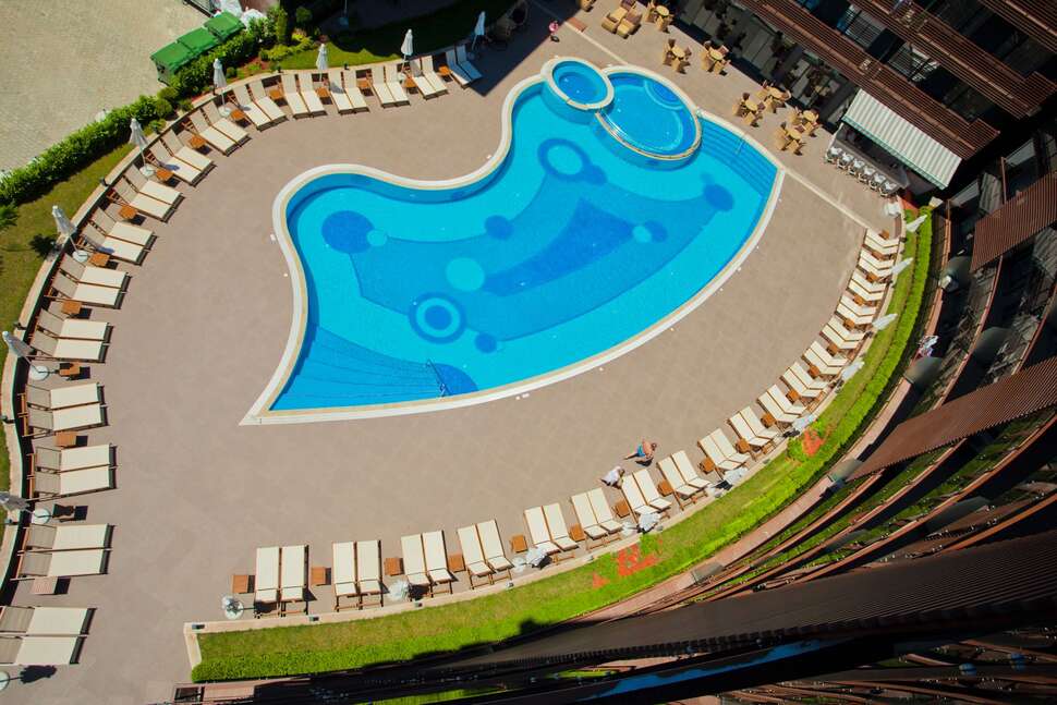 Een foto van het zwembad bij Galeon Residence Spa