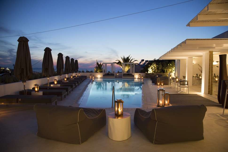 Een foto van het zwembad bij Livin Mykonos Hotel