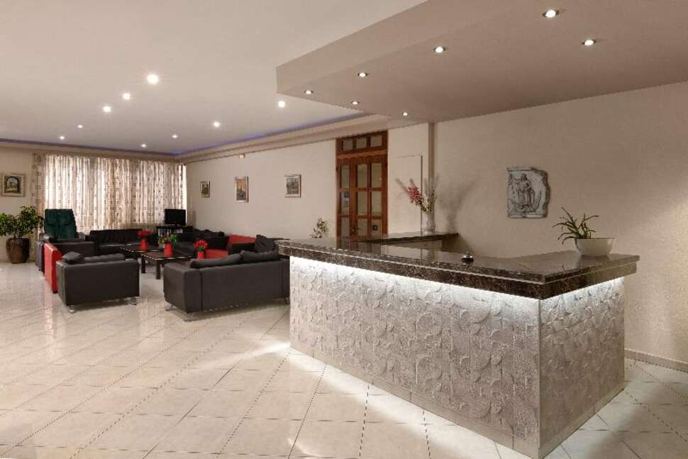 Een foto van het interieur van Meliton Hotel
