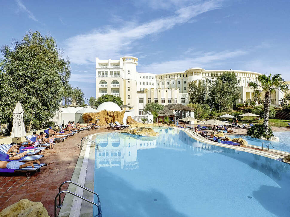 Ein Foto vom Pool im Medina Solaria & Thalasso