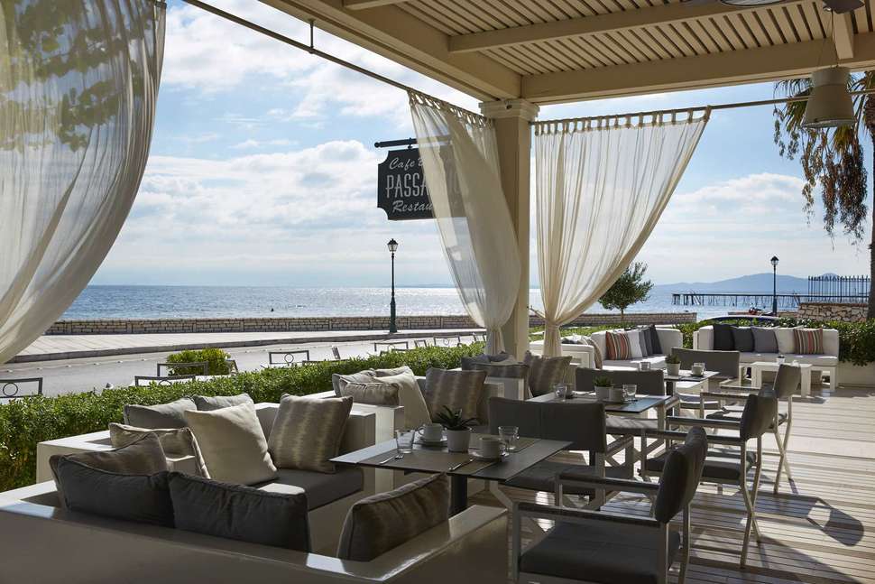 Een foto van het terras bij Mon Repos Palace Hotel
