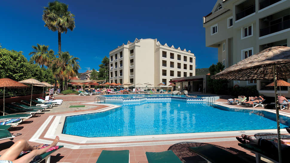 Een foto van het zwembad bij Julian Club Hotel