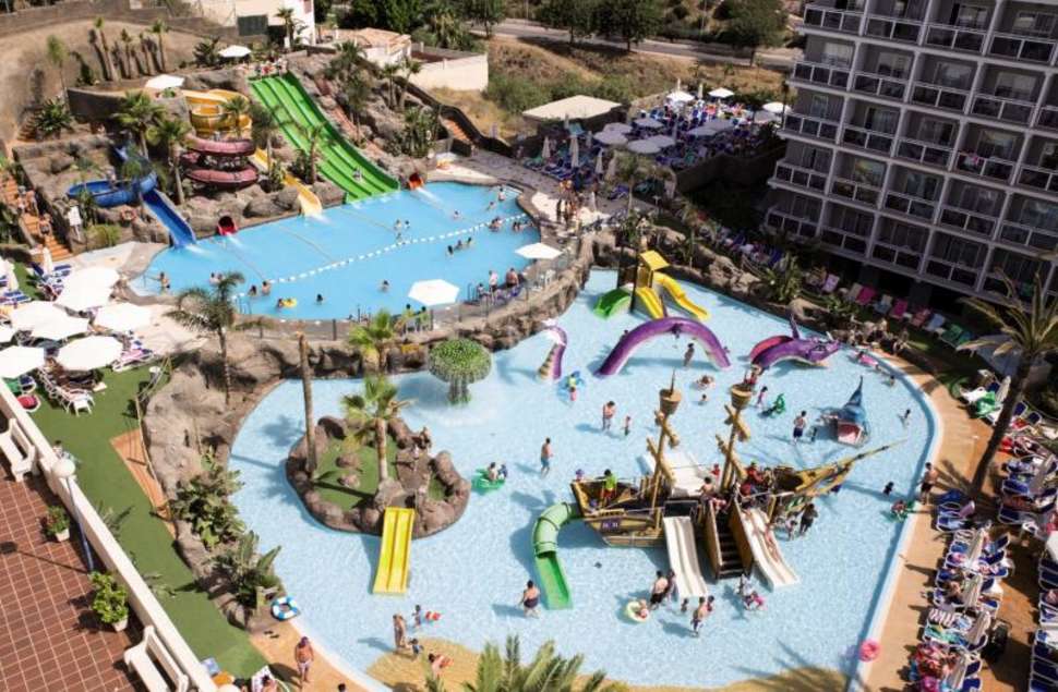 Een foto van het zwembad bij Globales Los Patos Park