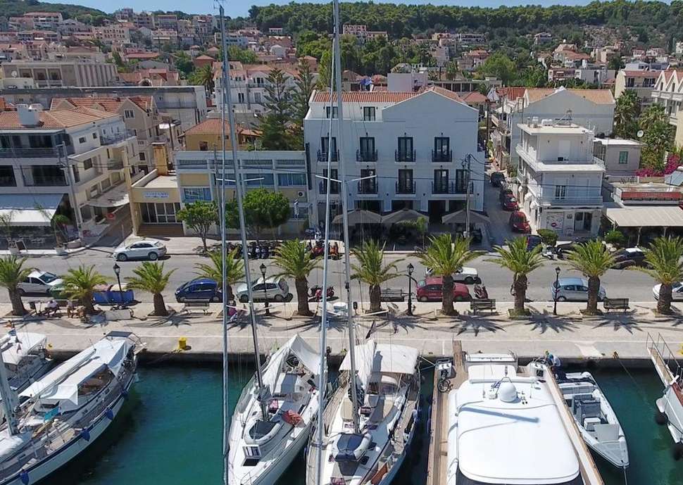 Een foto van de buitenkant van Kefalonia Grand Hotel