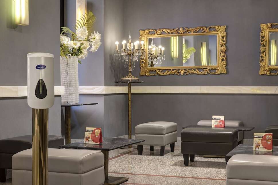 Ein Foto Golden Tulip Rome Piram