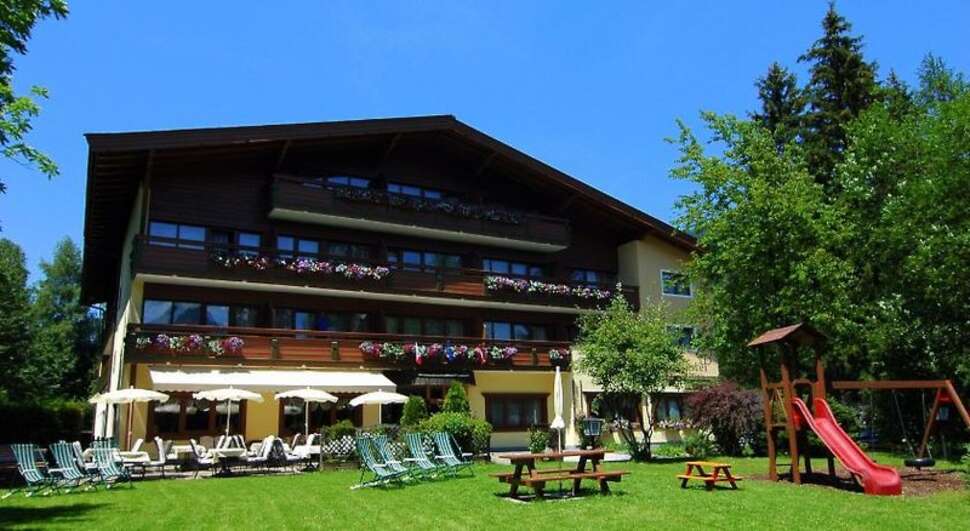 Een foto van de buitenkant van Parkhotel Kirchberg