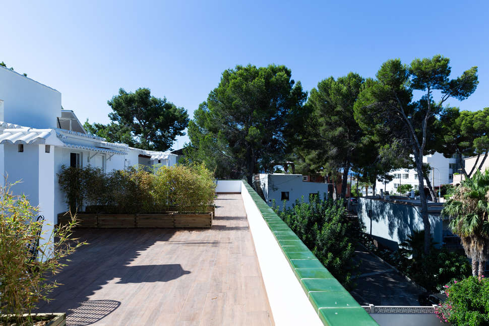 Een foto van het terras bij Hotel La Concha Soul