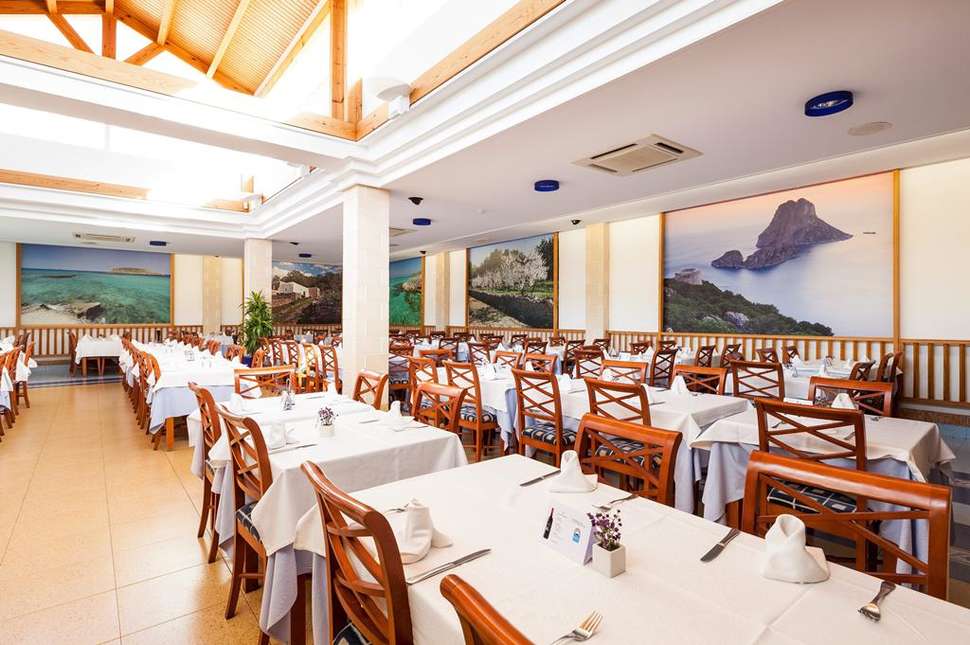 Een foto van de faciliteiten bij Invisa Hotel Club Cala Blanca
