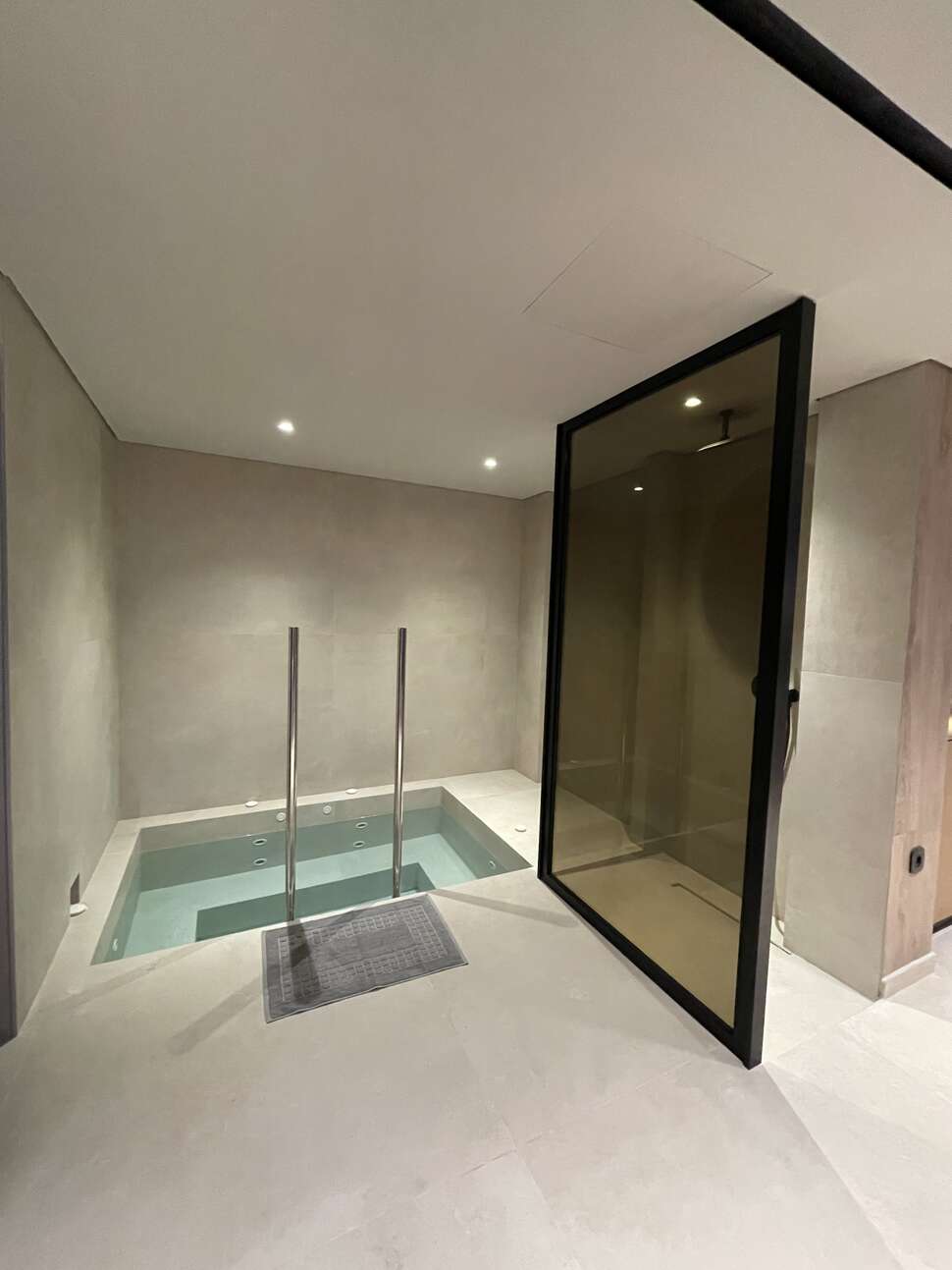 Ein Foto Ethereal White Resort