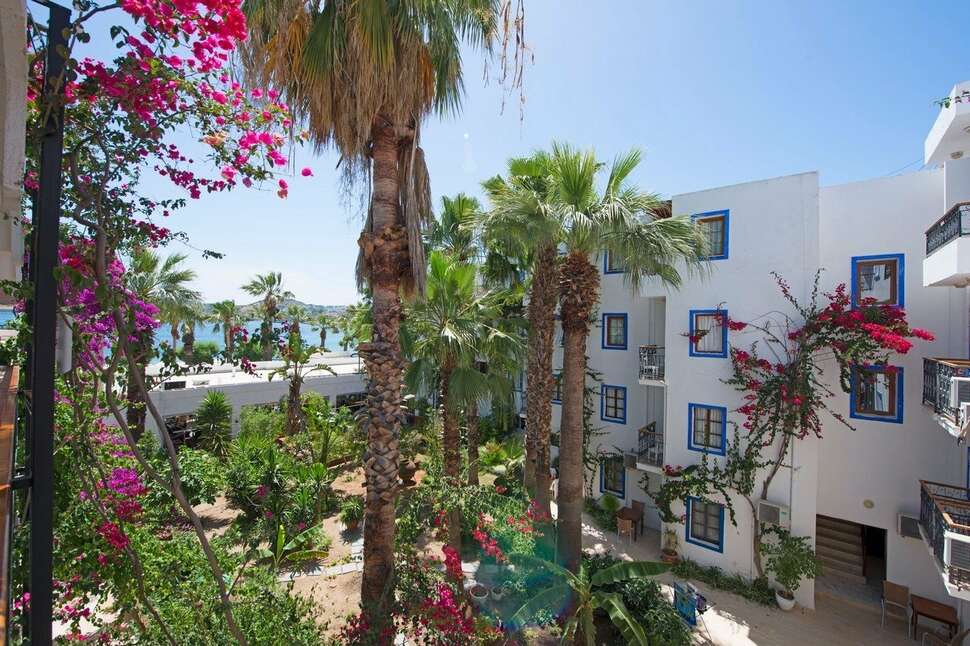 Een foto van de buitenkant van Hotel Sami Beach
