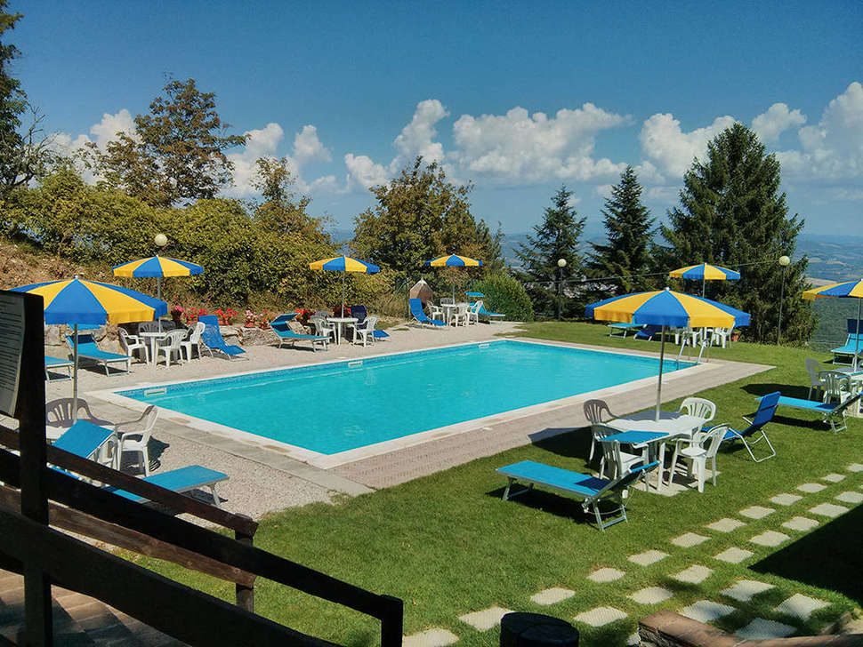 Een foto van het zwembad bij Agrituristica Monte Acuto
