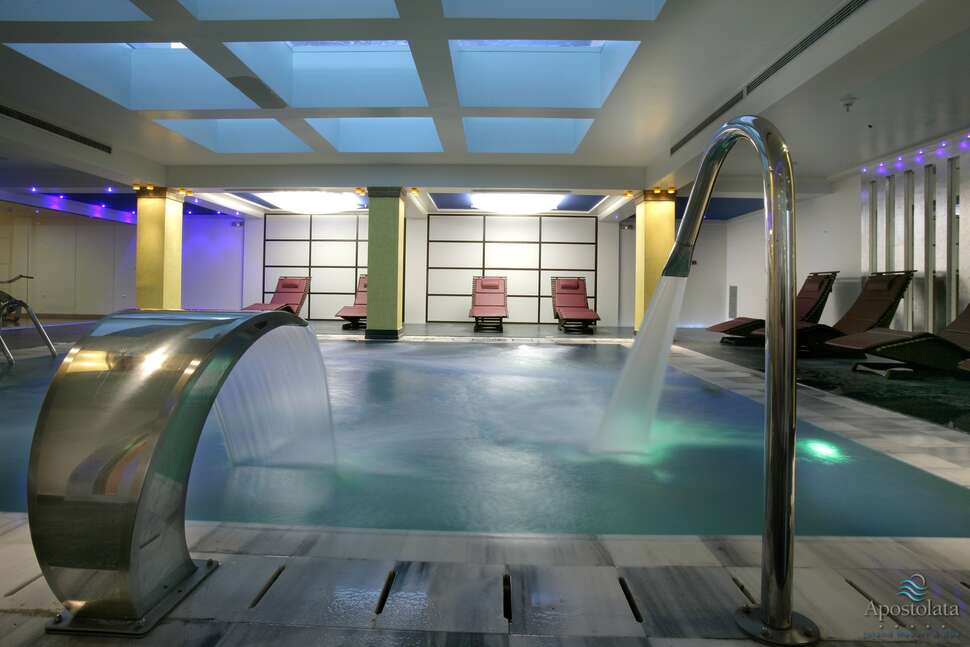 Een foto van het zwembad bij Apostolata Island Resort & Spa