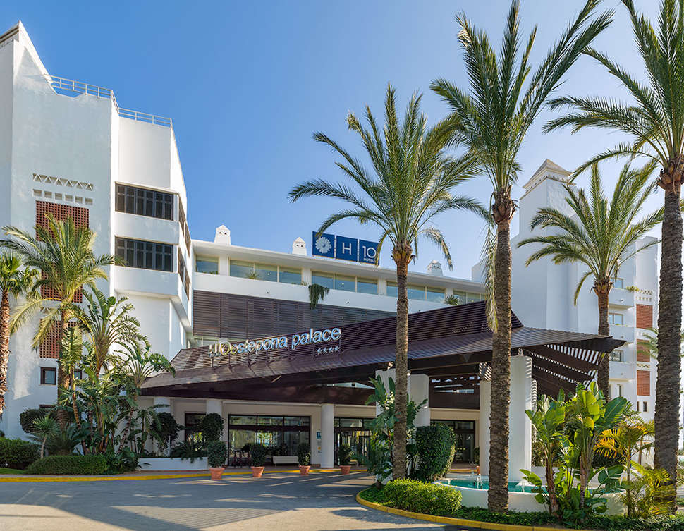Ein Foto von der Außenansicht des H10 Estepona Palace