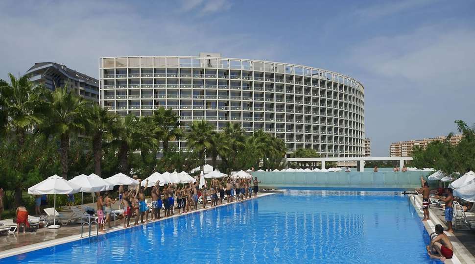 Een foto van het zwembad bij Crystal Centro Pearl Collection