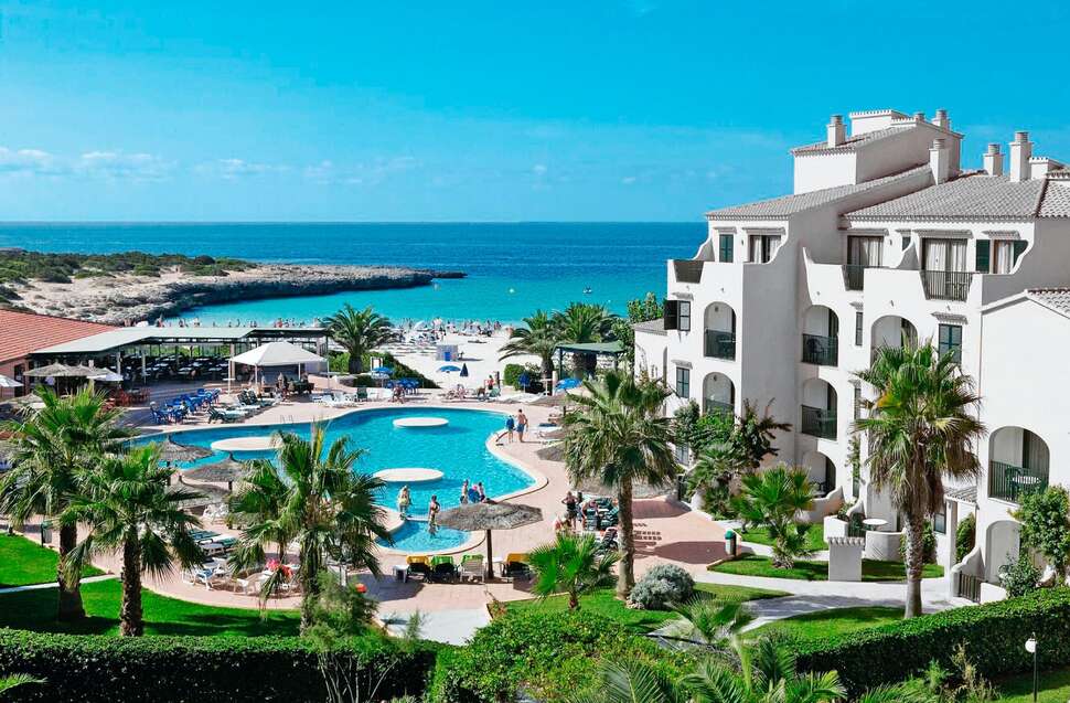 Een foto van een overzicht van Carema Beach Menorca