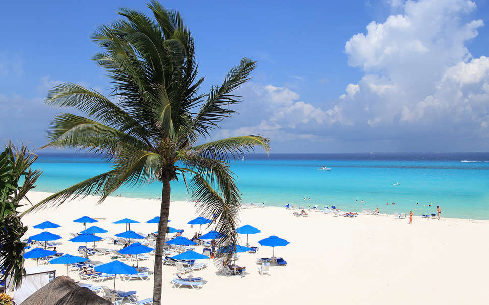 Een foto van het strand bij The Reef Playacar Resort