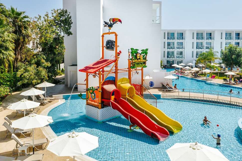 Een foto van het zwembad bij Sofianna Resort & Spa